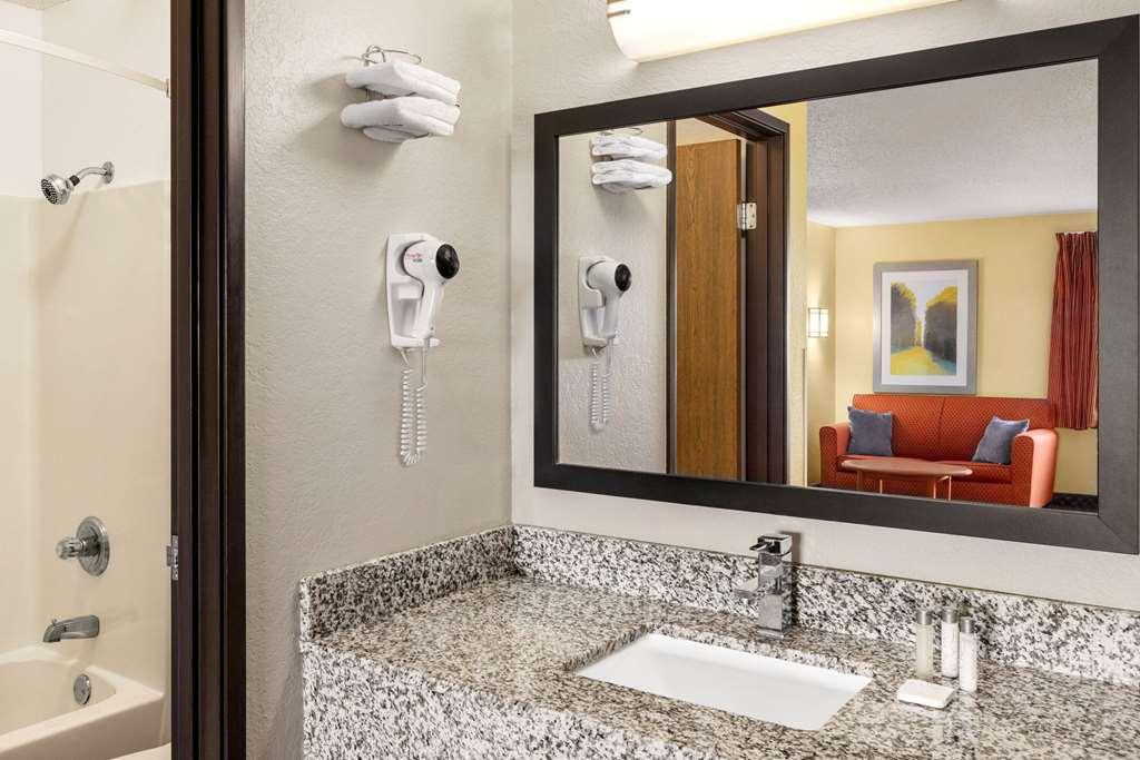 Hotel Baymont By Wyndham Cedar Rapids Pokój zdjęcie