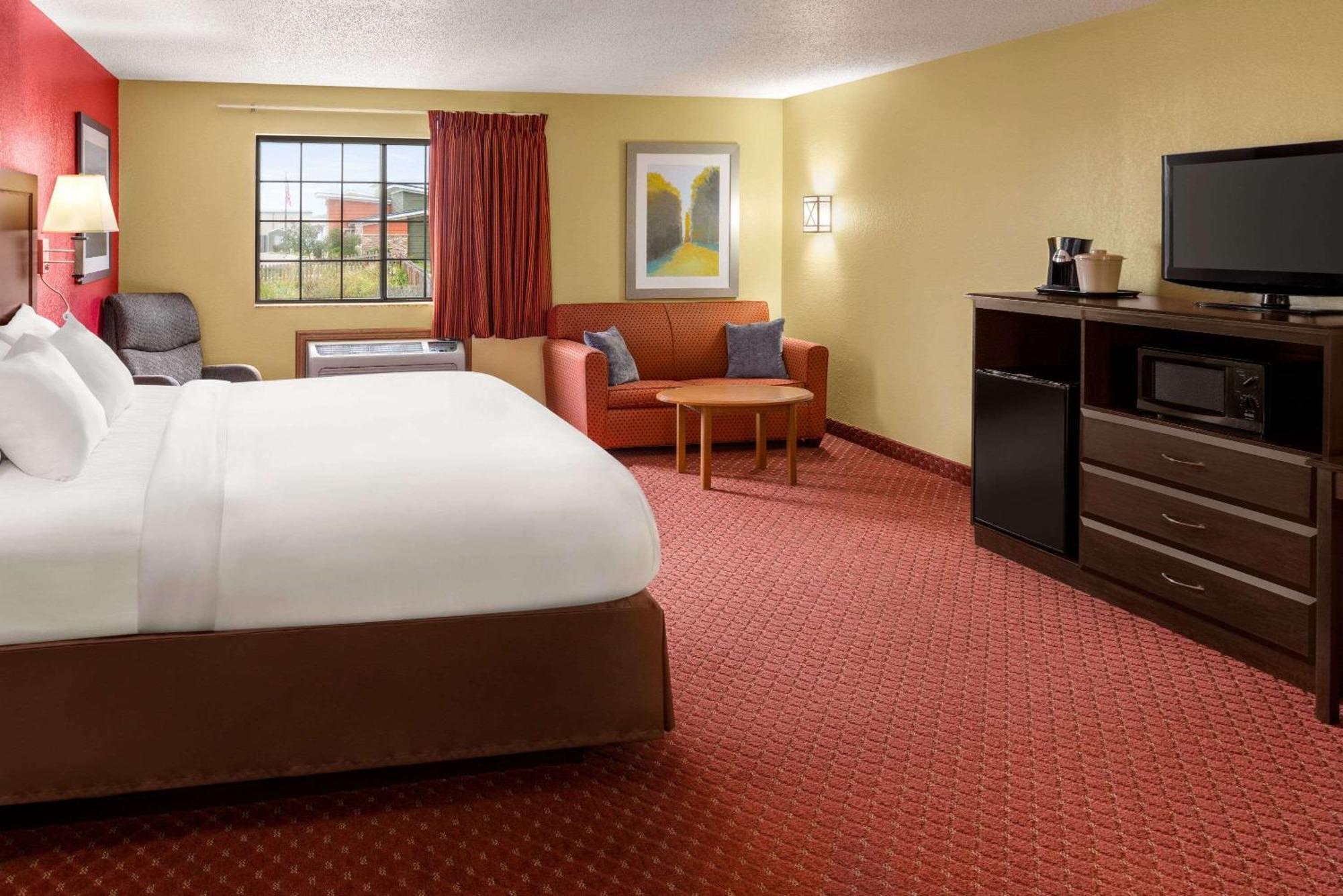 Hotel Baymont By Wyndham Cedar Rapids Zewnętrze zdjęcie