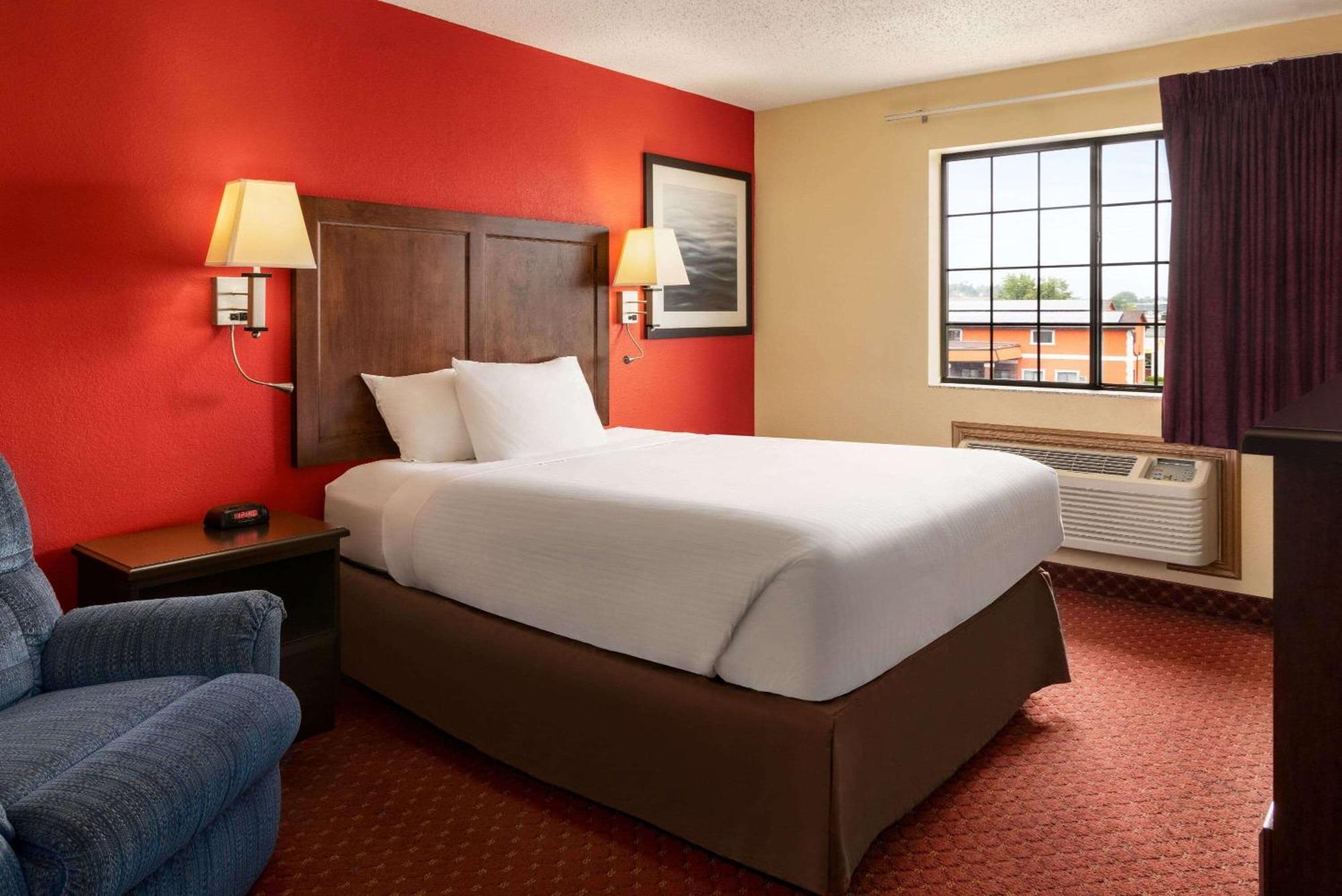 Hotel Baymont By Wyndham Cedar Rapids Zewnętrze zdjęcie