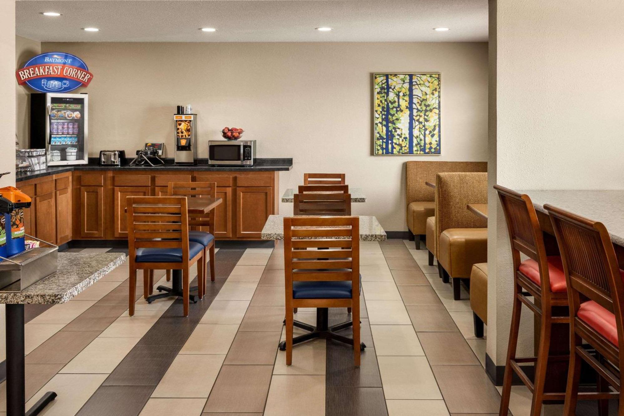Hotel Baymont By Wyndham Cedar Rapids Zewnętrze zdjęcie
