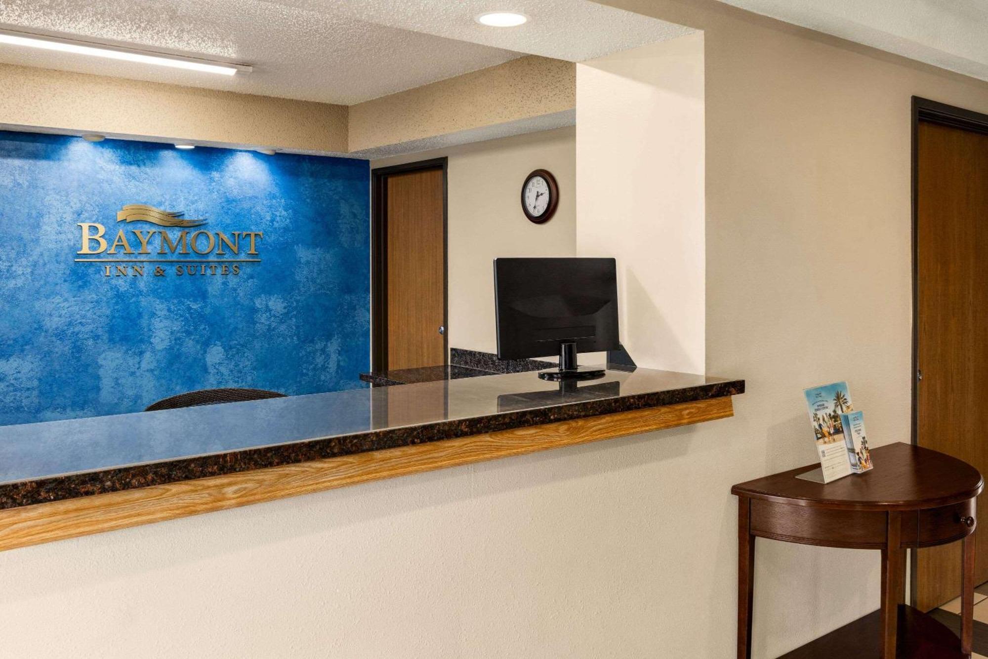 Hotel Baymont By Wyndham Cedar Rapids Zewnętrze zdjęcie