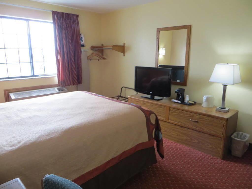 Hotel Baymont By Wyndham Cedar Rapids Zewnętrze zdjęcie