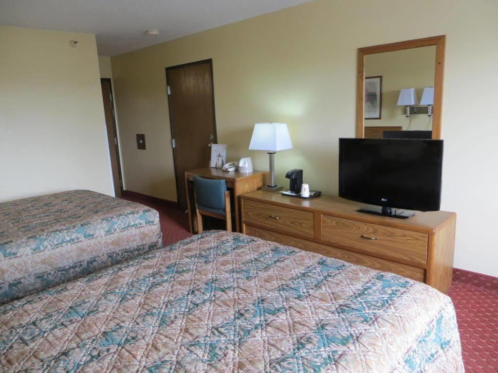 Hotel Baymont By Wyndham Cedar Rapids Zewnętrze zdjęcie