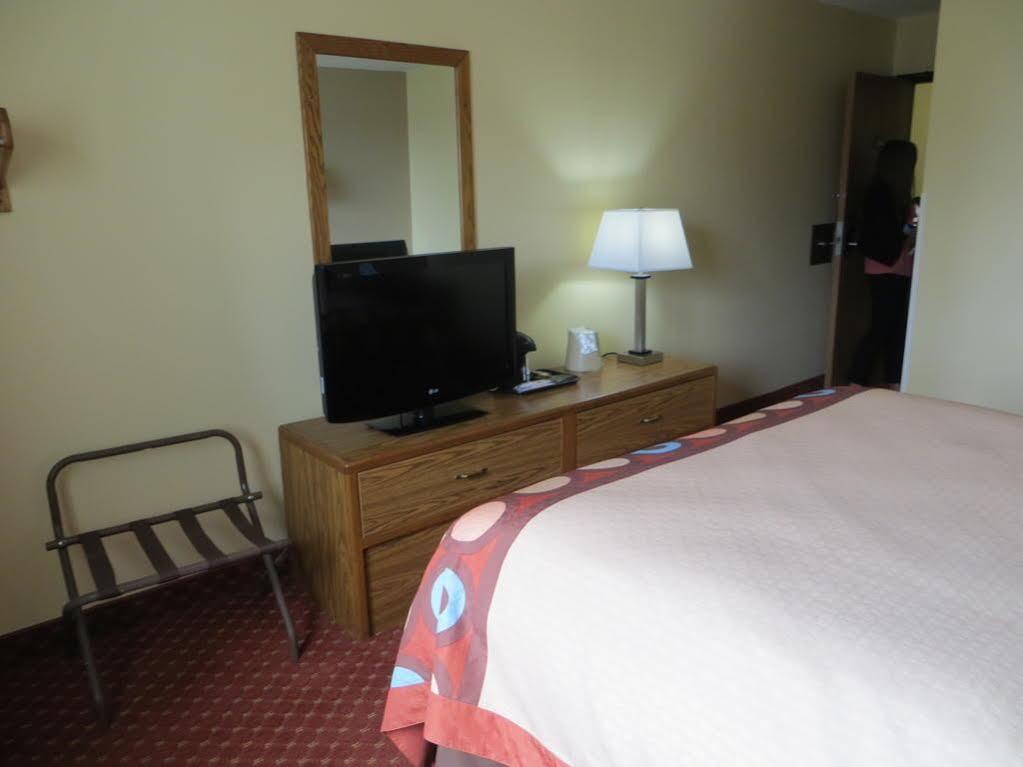 Hotel Baymont By Wyndham Cedar Rapids Zewnętrze zdjęcie