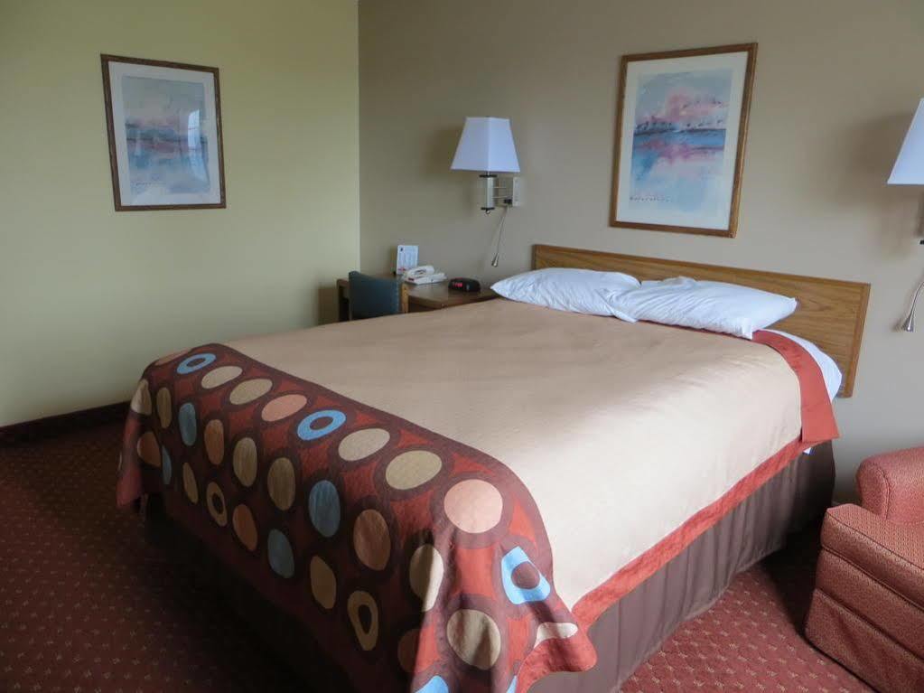Hotel Baymont By Wyndham Cedar Rapids Zewnętrze zdjęcie