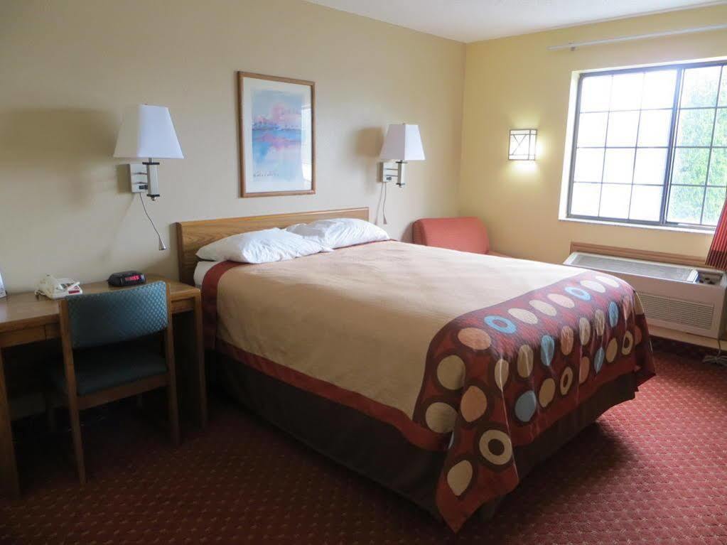 Hotel Baymont By Wyndham Cedar Rapids Zewnętrze zdjęcie